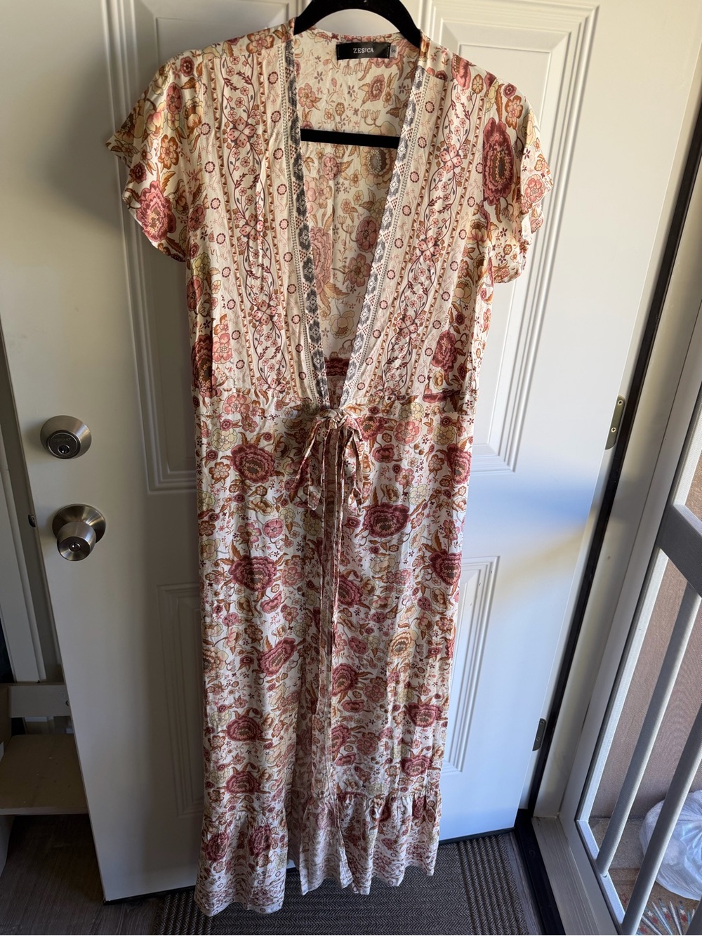 ZESICA bohemian floral printed maxi dress w/ a front tie detail size small